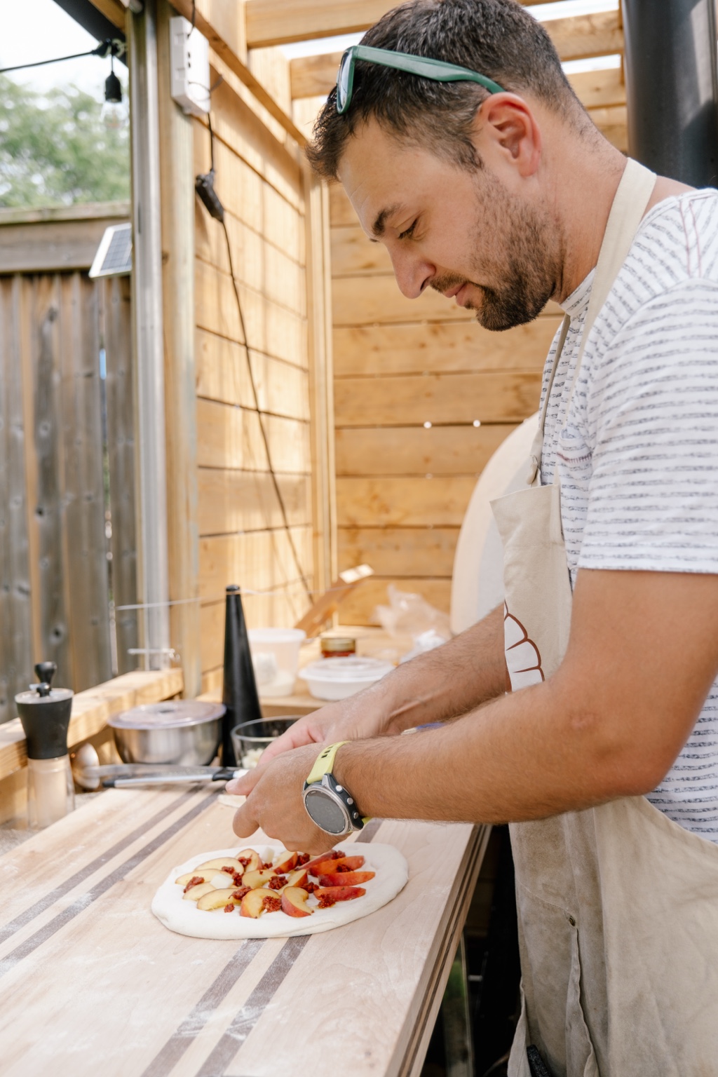 Preparing a seasonal sourdough pizza